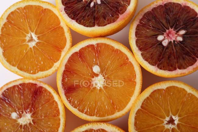 Oranges sanguines moitiés — Photo de stock