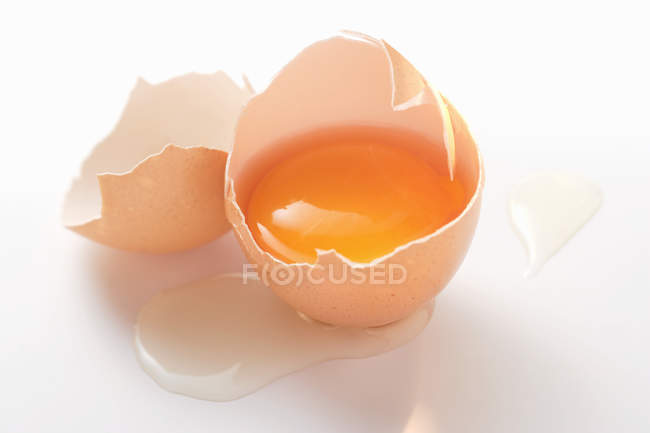 Frische zerbrochene Eier — Stockfoto