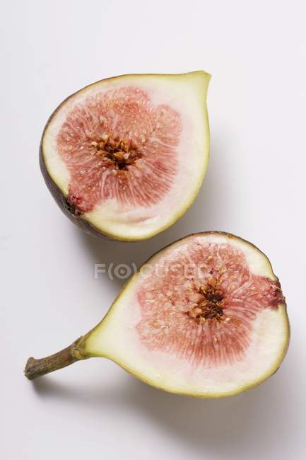 Fresh fig halves — Stock Photo