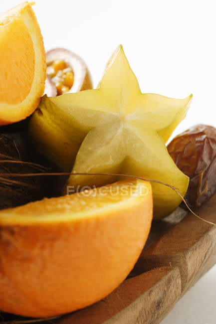 Frutos exóticos com coco — Fotografia de Stock