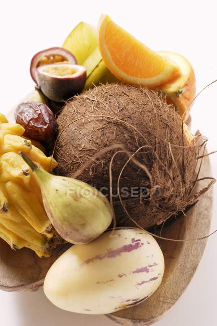 Exotische Früchte mit Kokosnuss — Stockfoto