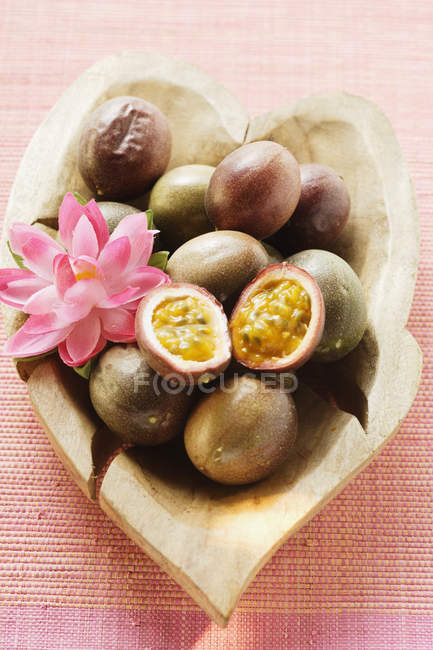 Passion fruits in wooden bowl — Stock Photo