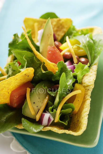 Salada mexicana com batatas fritas de taco — Fotografia de Stock