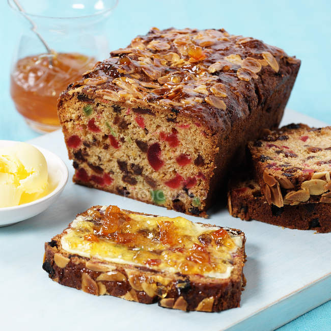 Fruit cake with butter — Stock Photo