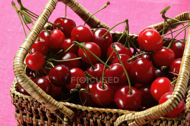 Fresh ripe cherries — Stock Photo