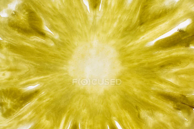 Желтый ломтик ананаса — стоковое фото