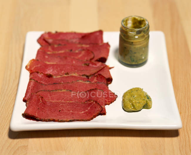 Closeup view of Pastrami and home-made ramsons mustard — Stock Photo