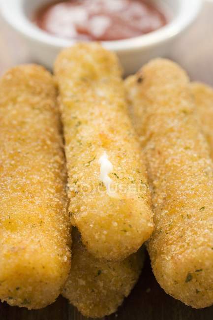 Mozzarella sticks with marinara sauce — Stock Photo