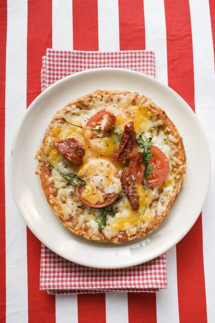 Mini pizza with tomatoes — Stock Photo
