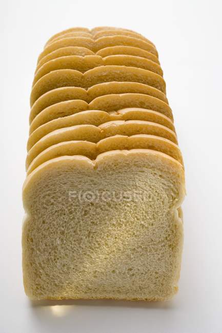 Pão branco fatiado — Fotografia de Stock