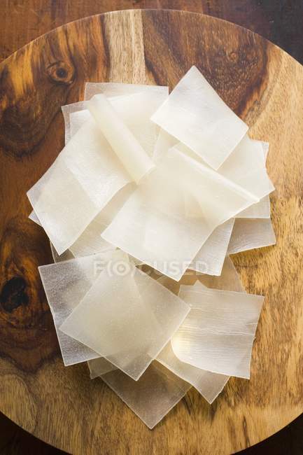 Rice noodles on wooden plate — Stock Photo
