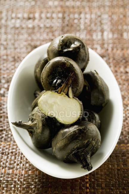 Fresh water chestnuts in white bowl — Stock Photo