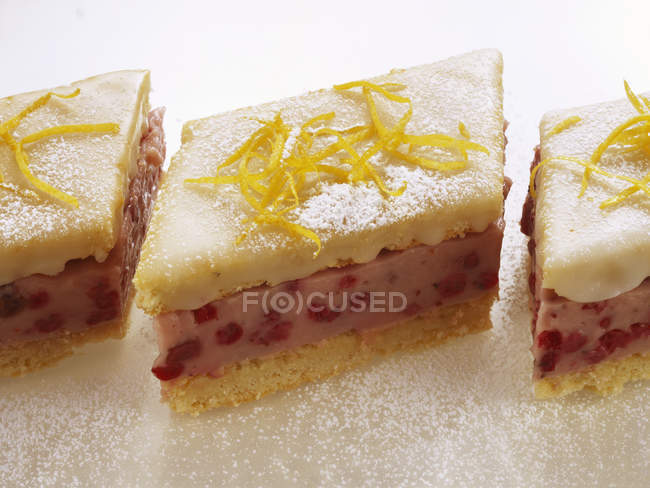 Closeup view of cake with cranberries and icing — Stock Photo