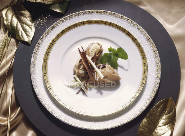 Closeup view of Mousse au Chocolat with leaves on plates — Stock Photo