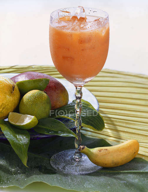 Cóctel Calimbo Fruit Punch - foto de stock