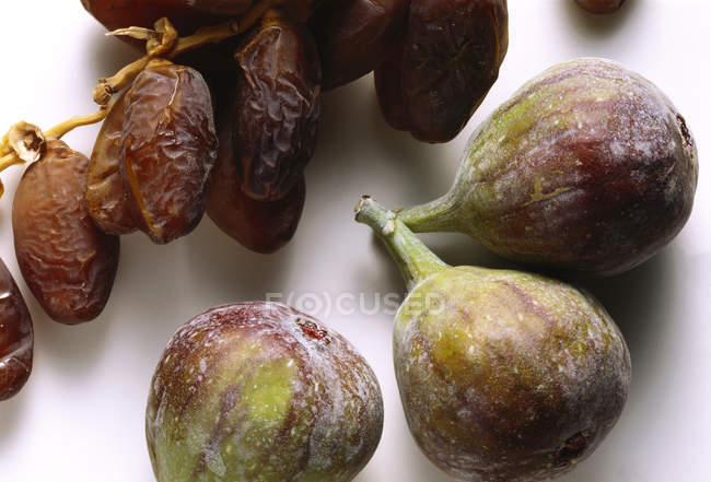 Figues et dattes fraîches — Photo de stock