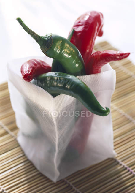 Chiles rojos y verdes - foto de stock