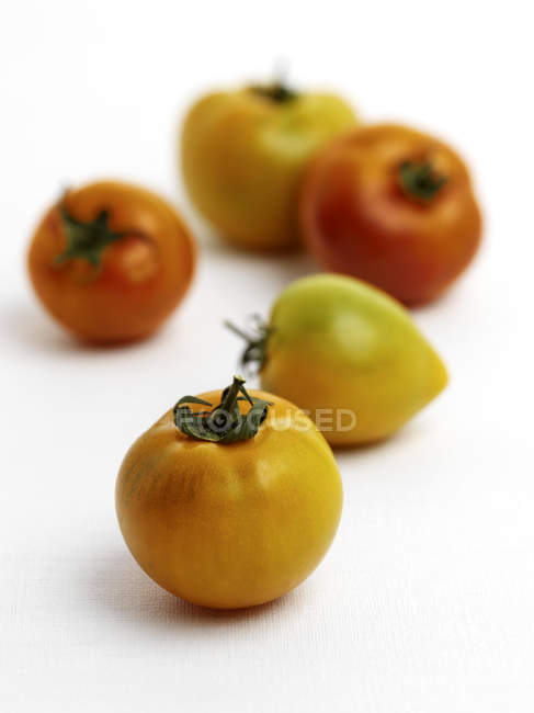 Пять спелых помидоров — стоковое фото