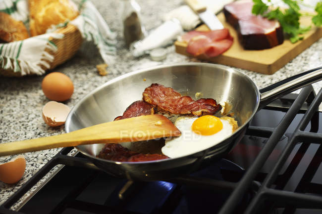 Fried egg with Black Forest ham — Stock Photo