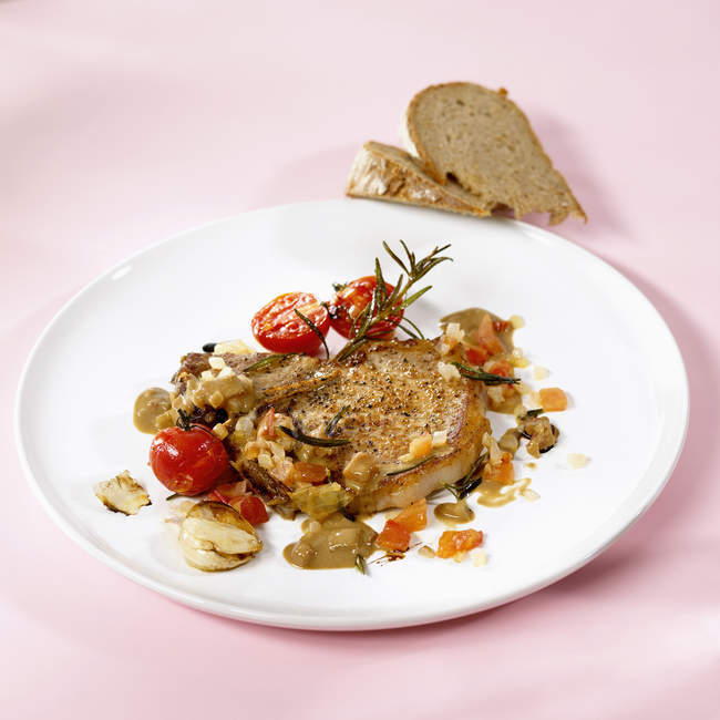 Veal fillet in sauce — Stock Photo