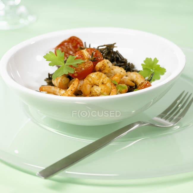 Roasted shrimps with vegetables — Stock Photo
