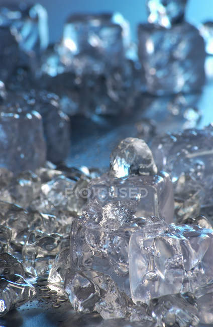 Розплавлений кубики льоду — стокове фото