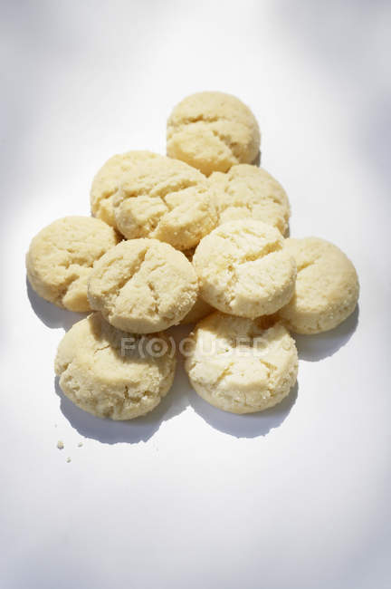 Круглое ванильное печенье — стоковое фото