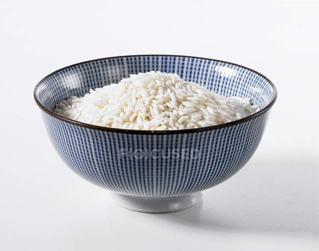 Schüssel mit langem Reis — Stockfoto