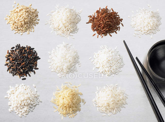 Varios tipos de arroz - foto de stock