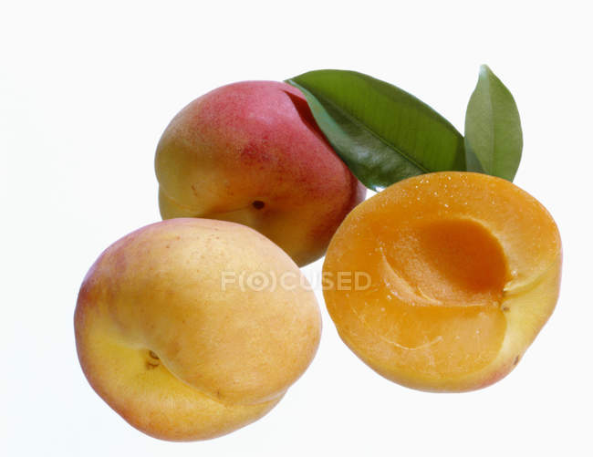 Frische reife Pfirsiche — Stockfoto
