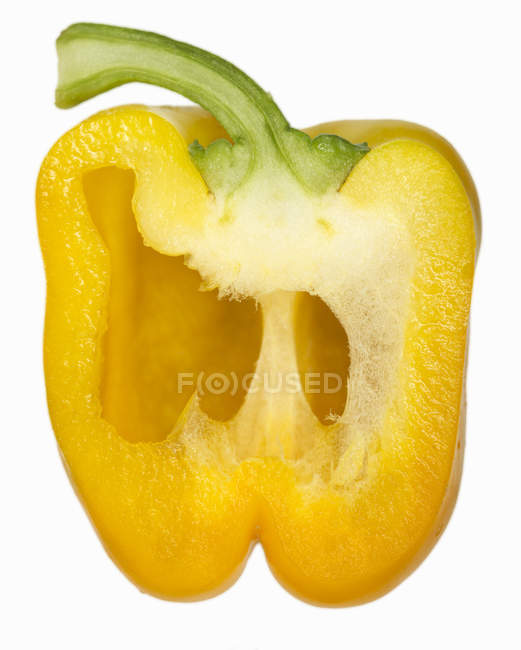 Половина жовтого перцю — стокове фото