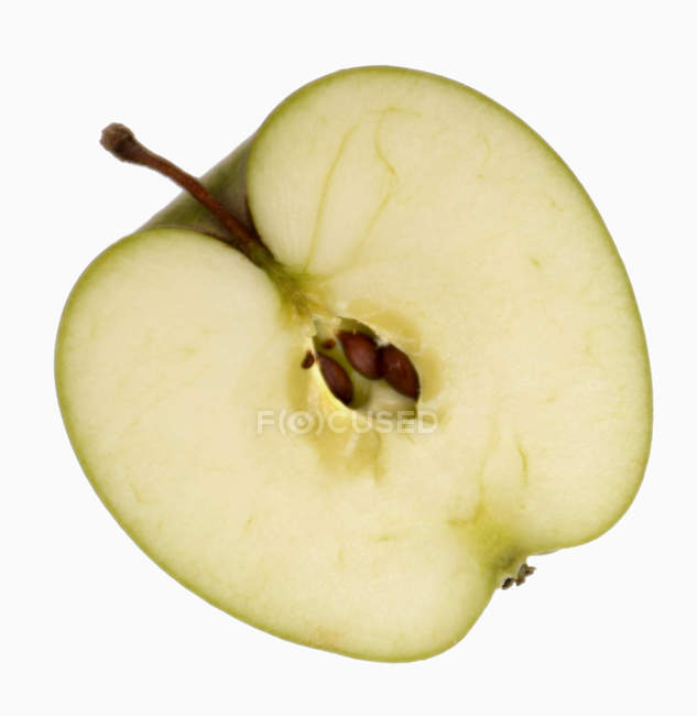 Половина яблока бабушки Смит — стоковое фото