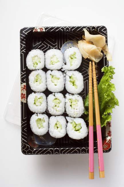 Sushi de Maki com pepino — Fotografia de Stock