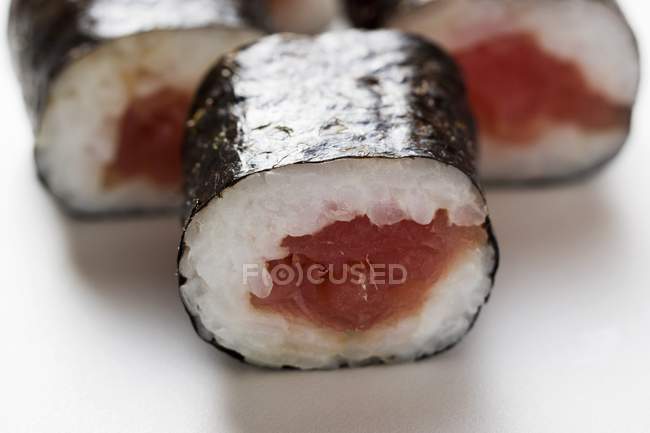 Maki Sushi mit Thunfisch — Stockfoto