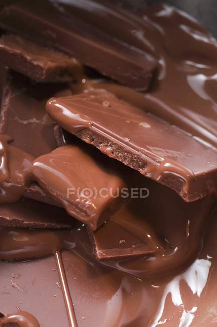 Schmelzende dunkle Schokolade — Stockfoto