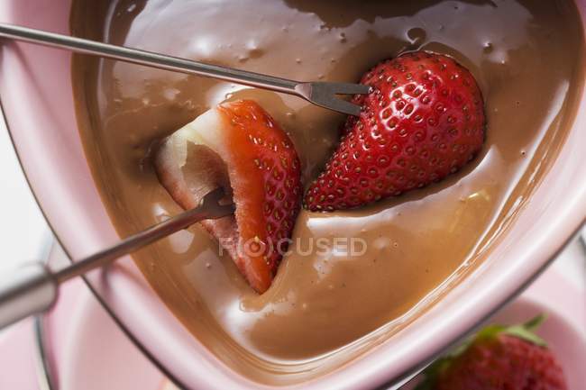 Fondue de chocolate com morangos — Fotografia de Stock