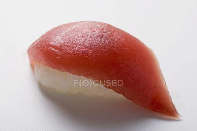 Nigiri Sushi mit Thunfisch — Stockfoto
