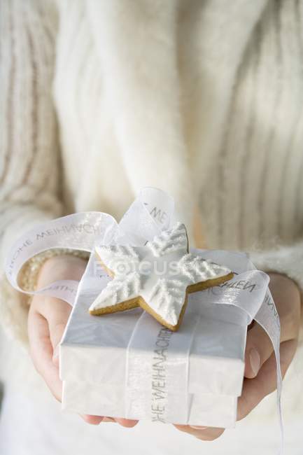 Woman holding Christmas gift — Stock Photo