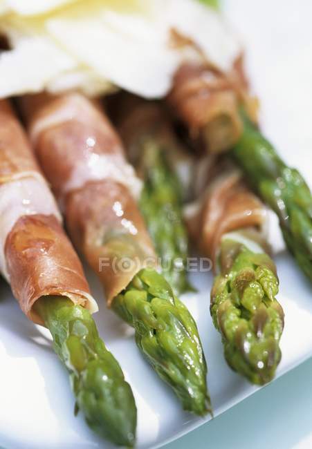 Green asparagus wrapped in ham — Stock Photo