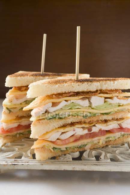 Sandwichs avec poitrine de poulet — Photo de stock