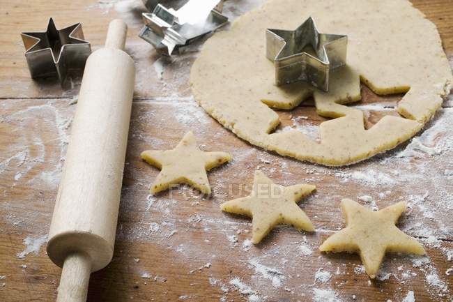 Corte de biscoitos em forma de estrela — Fotografia de Stock