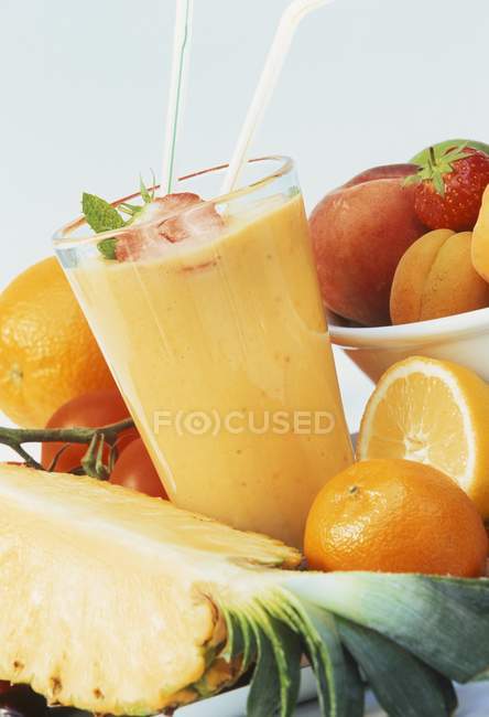 Ananas e succo d'arancia — Foto stock