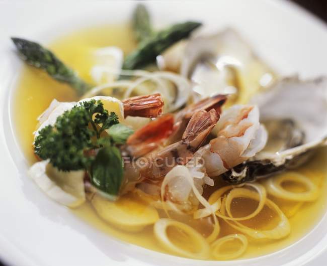Oysters and  shrimps soup — Stock Photo