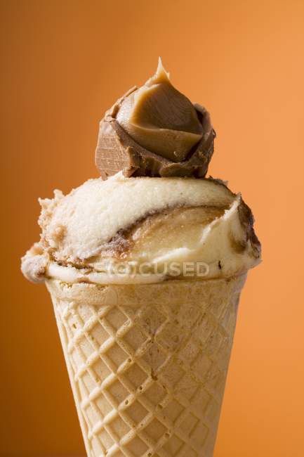 Caramel ice cream — Stock Photo