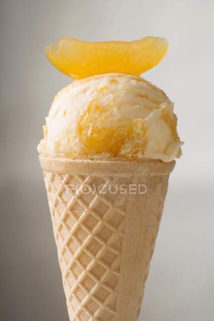Апельсиновое мороженое — стоковое фото