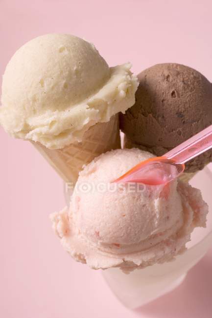 Cônes de crème glacée — Photo de stock