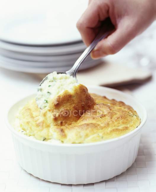 Souffl de queijo com colher — Fotografia de Stock