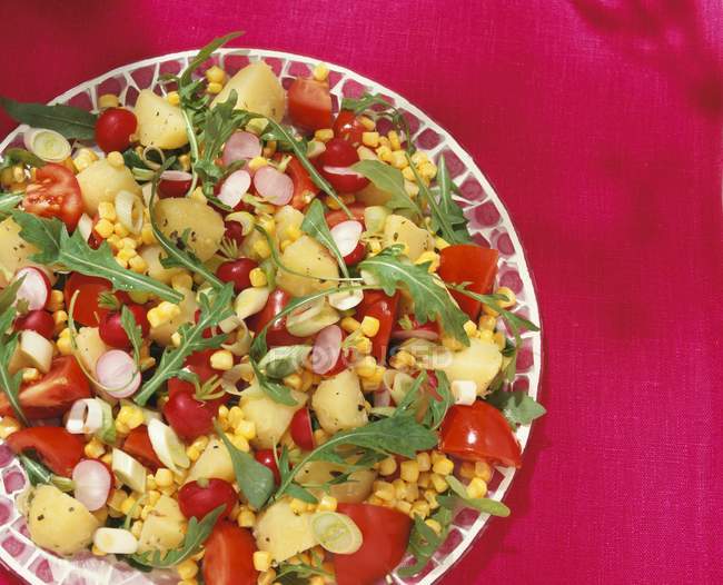 Mixed salad with potatoes and sweetcorn — Stock Photo