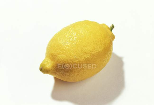 Свіжий стиглий лимон — стокове фото