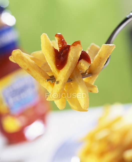 Fried potato chips with ketchup — Stock Photo